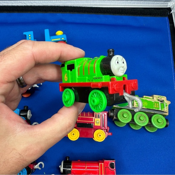 Lots of 13 Thomas & Friends Trains w/ 1 Brio Train - Picture 3 of 12